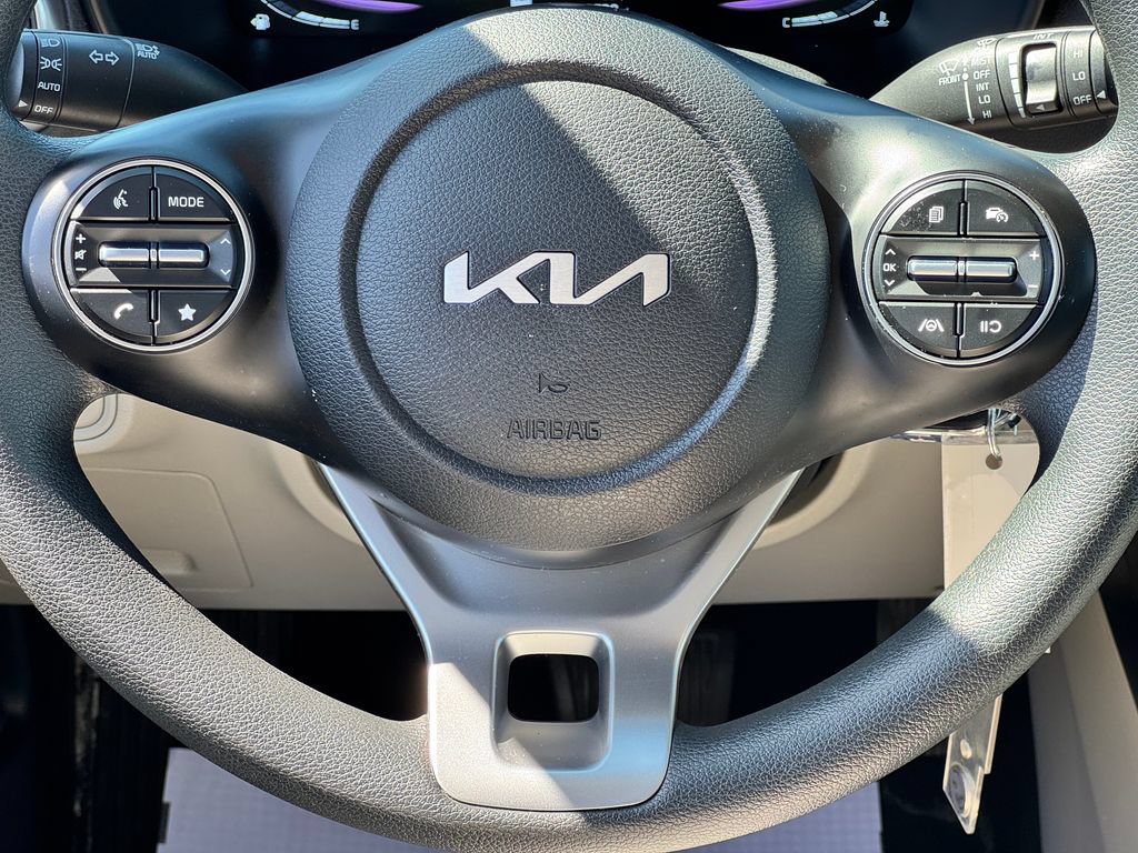 Used 2025 Kia Soul LX w/ LX Technology Package FWD image 19