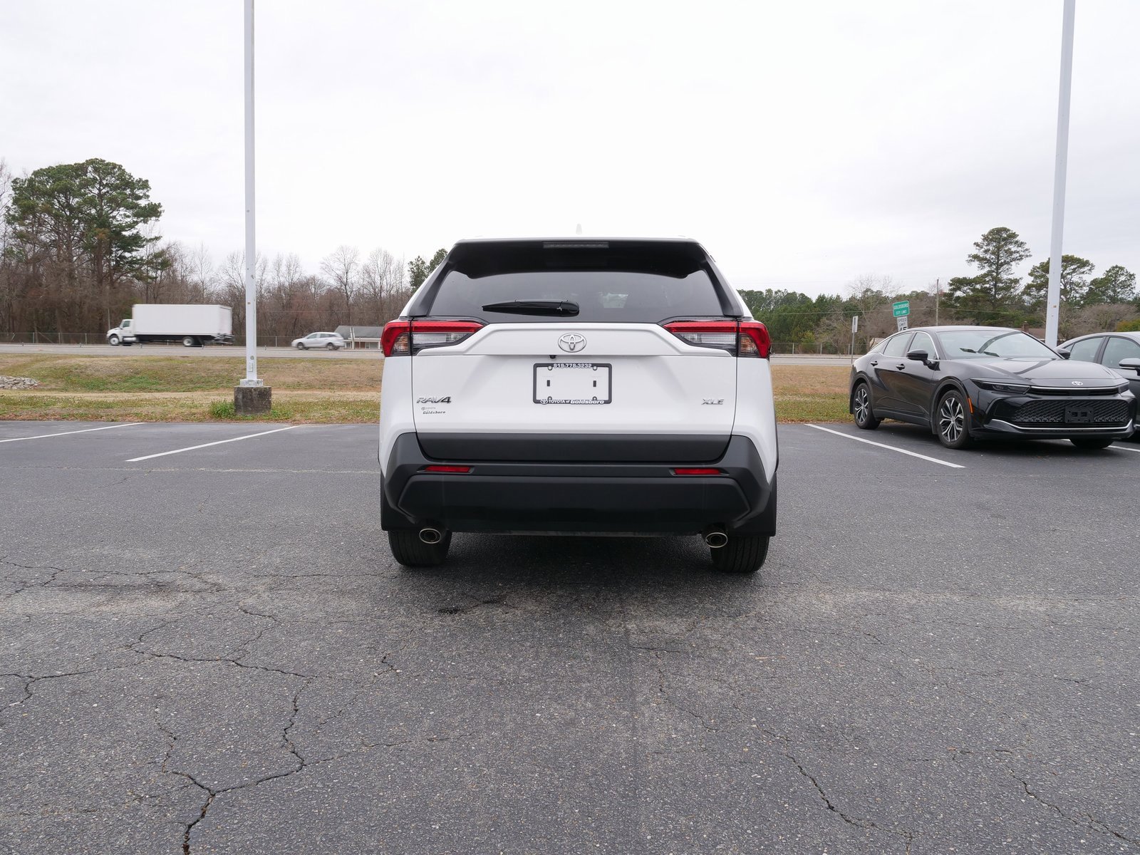 Used 2024 Toyota RAV4 XLE w/ Convenience Package image 5