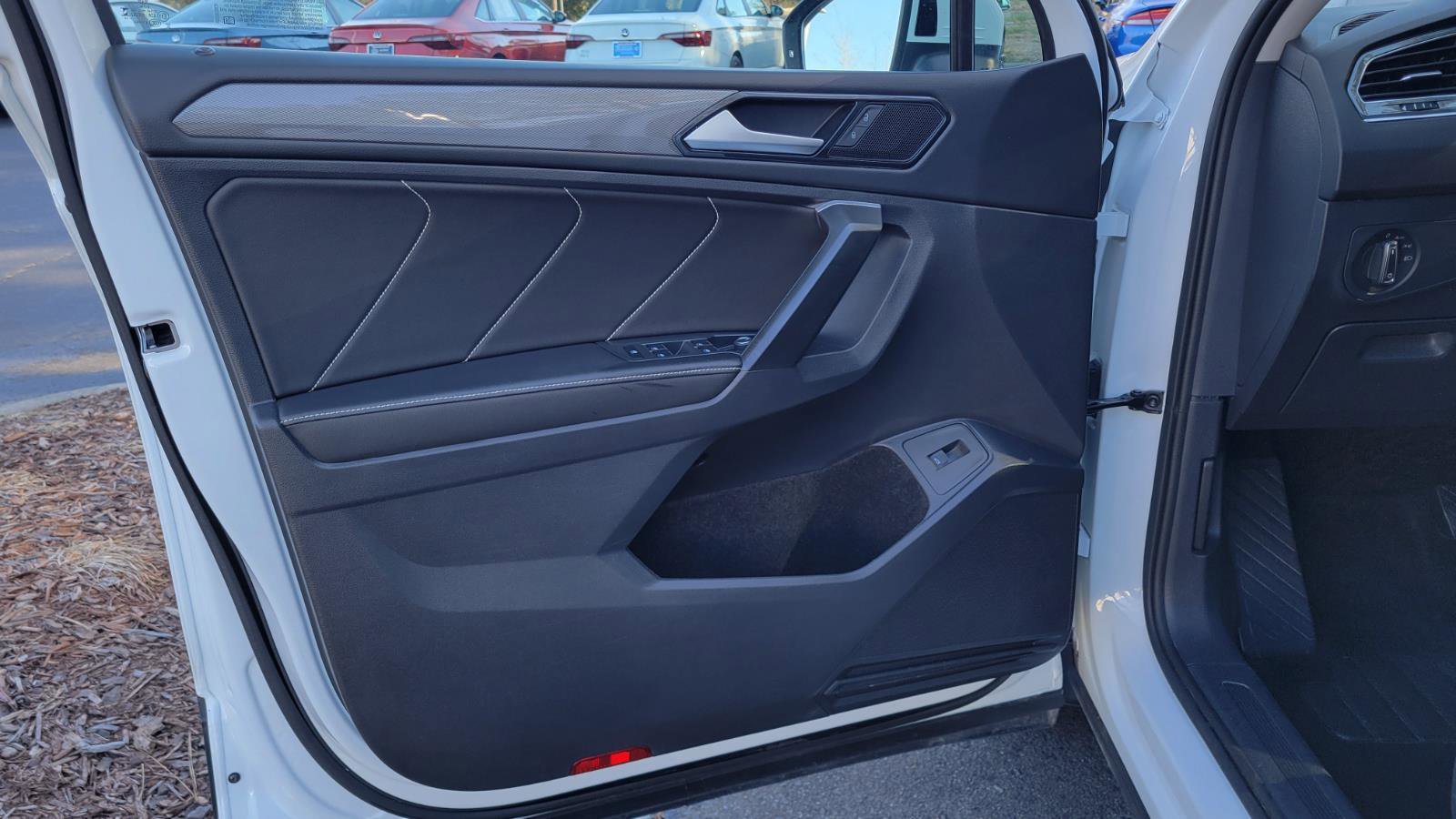 Certified 2024 Volkswagen Tiguan SE image 18