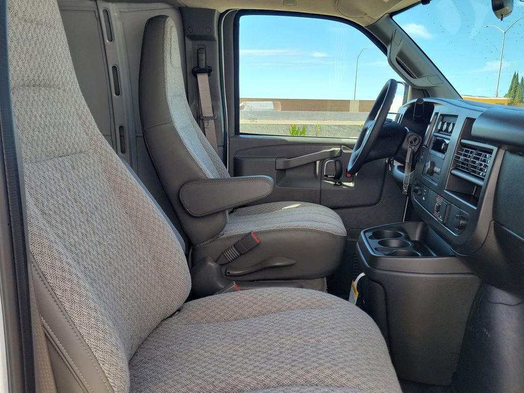 New 2026 Chevrolet Express 2500 w/ Communications Package RWD image 11
