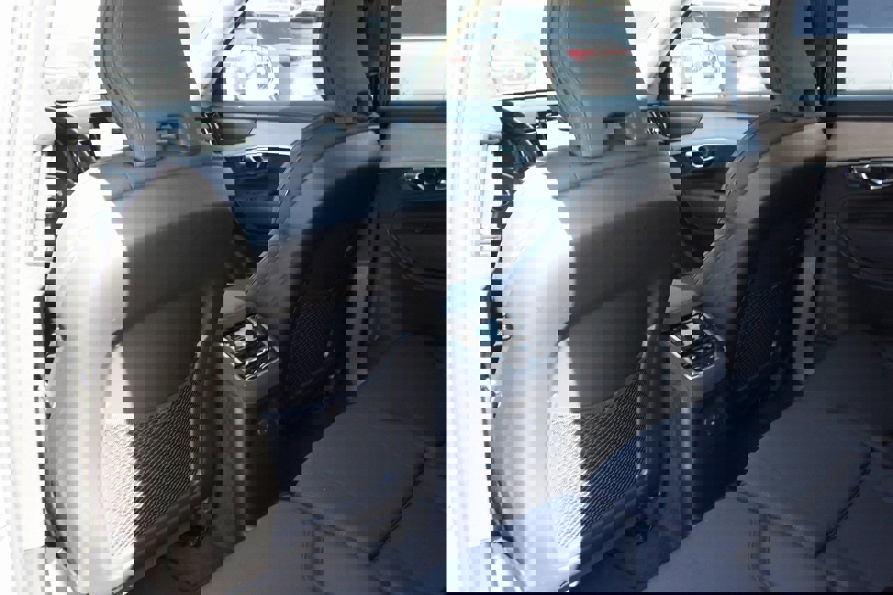 New 2025 Volvo XC90 T8 Plus w/ Protection Package Premier image 20