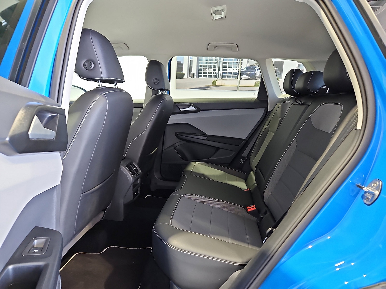 Certified 2023 Volkswagen Taos SE w/ Black Wheel Package FWD image 11