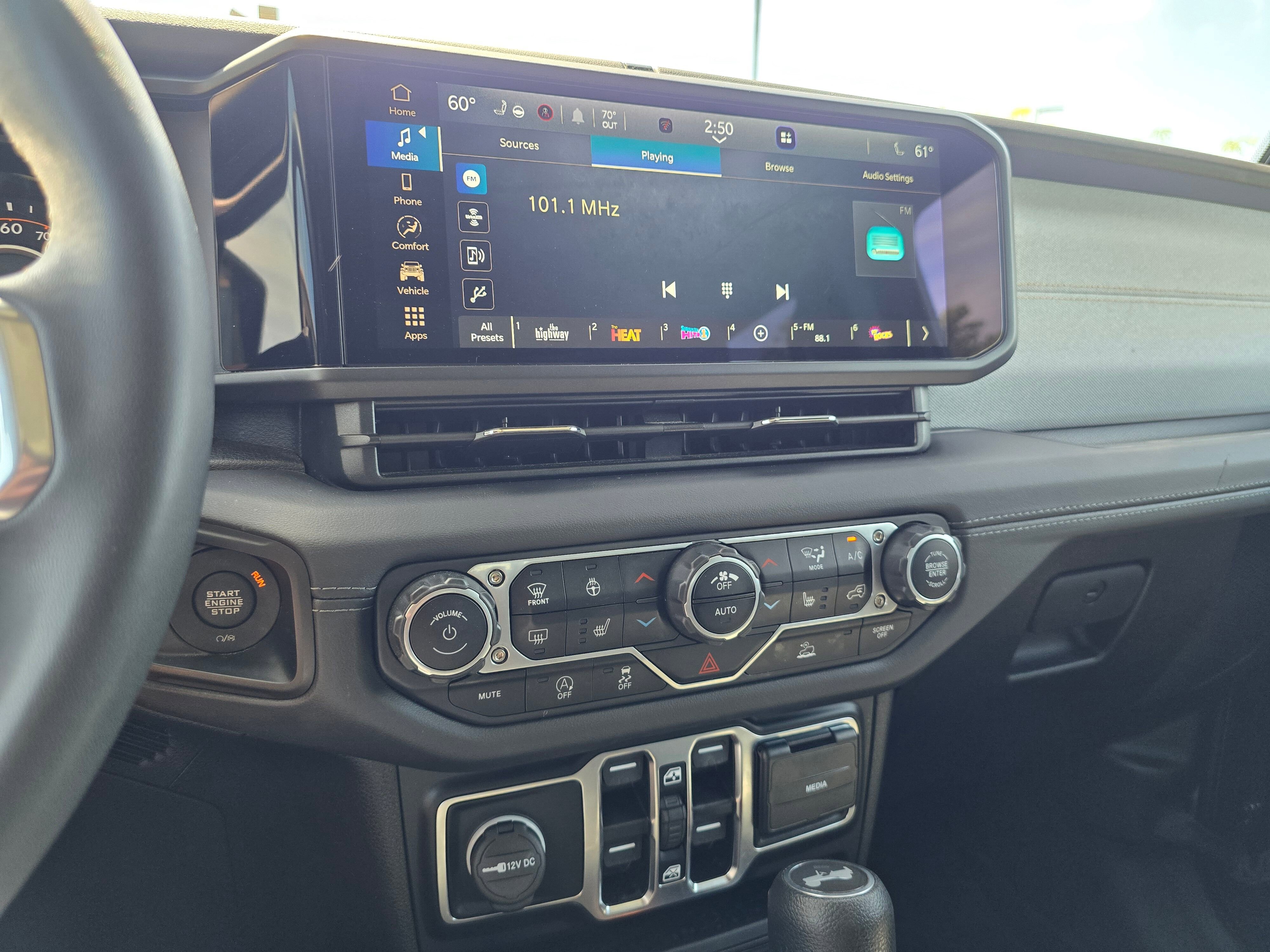Used 2024 Jeep Wrangler Unlimited Sahara AWD/4WD image 50