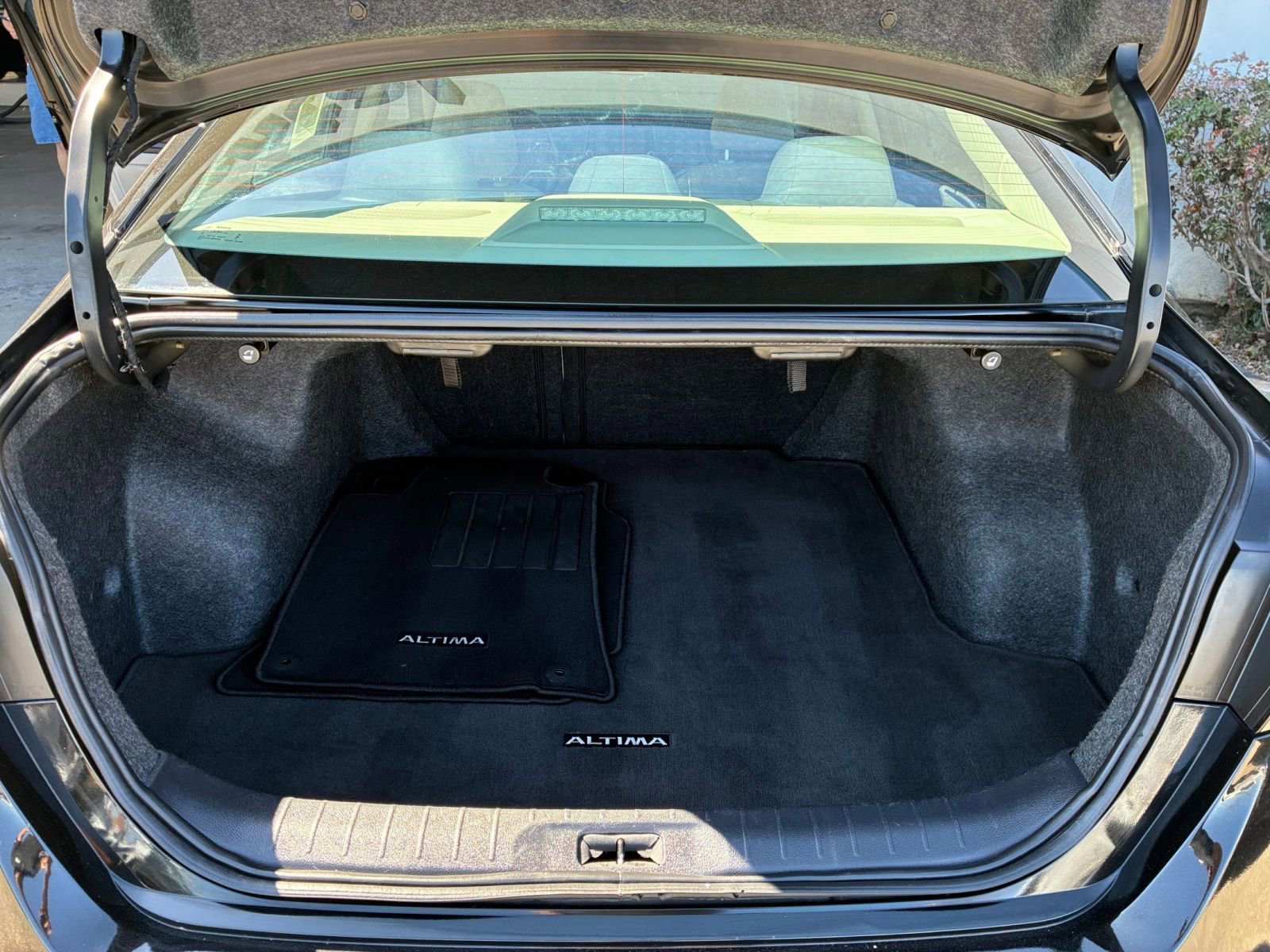 Used 2025 Nissan Altima 2.5 SV image 32