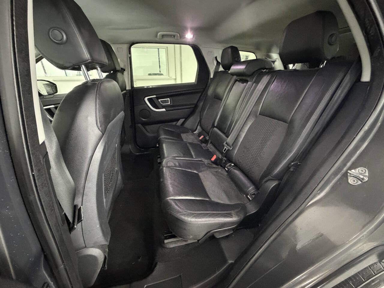 Used 2016 Land Rover Discovery Sport SE AWD/4WD image 21