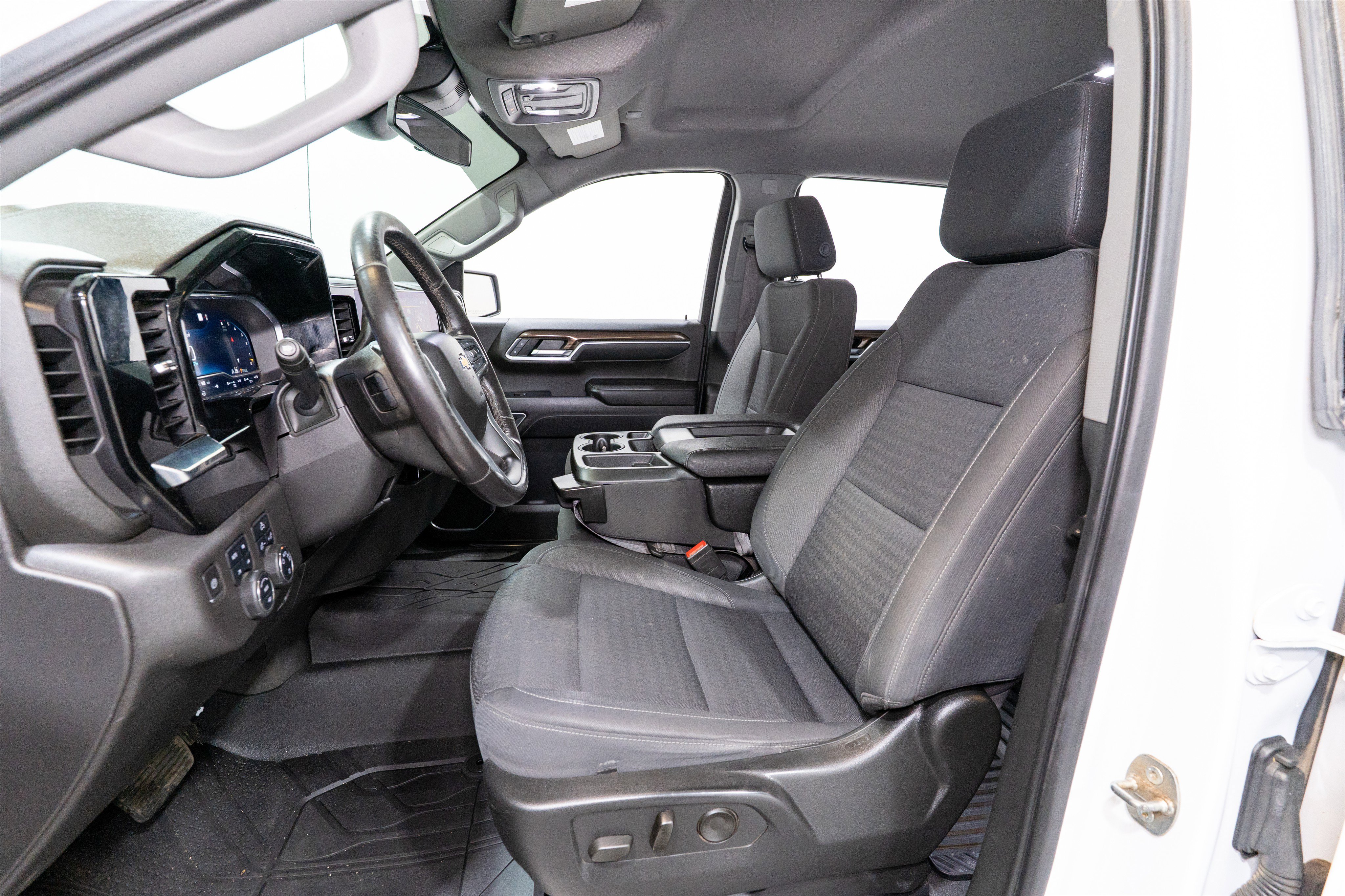 Used 2022 Chevrolet Silverado 1500 LT w/ Z71 Off-Road Package image 15