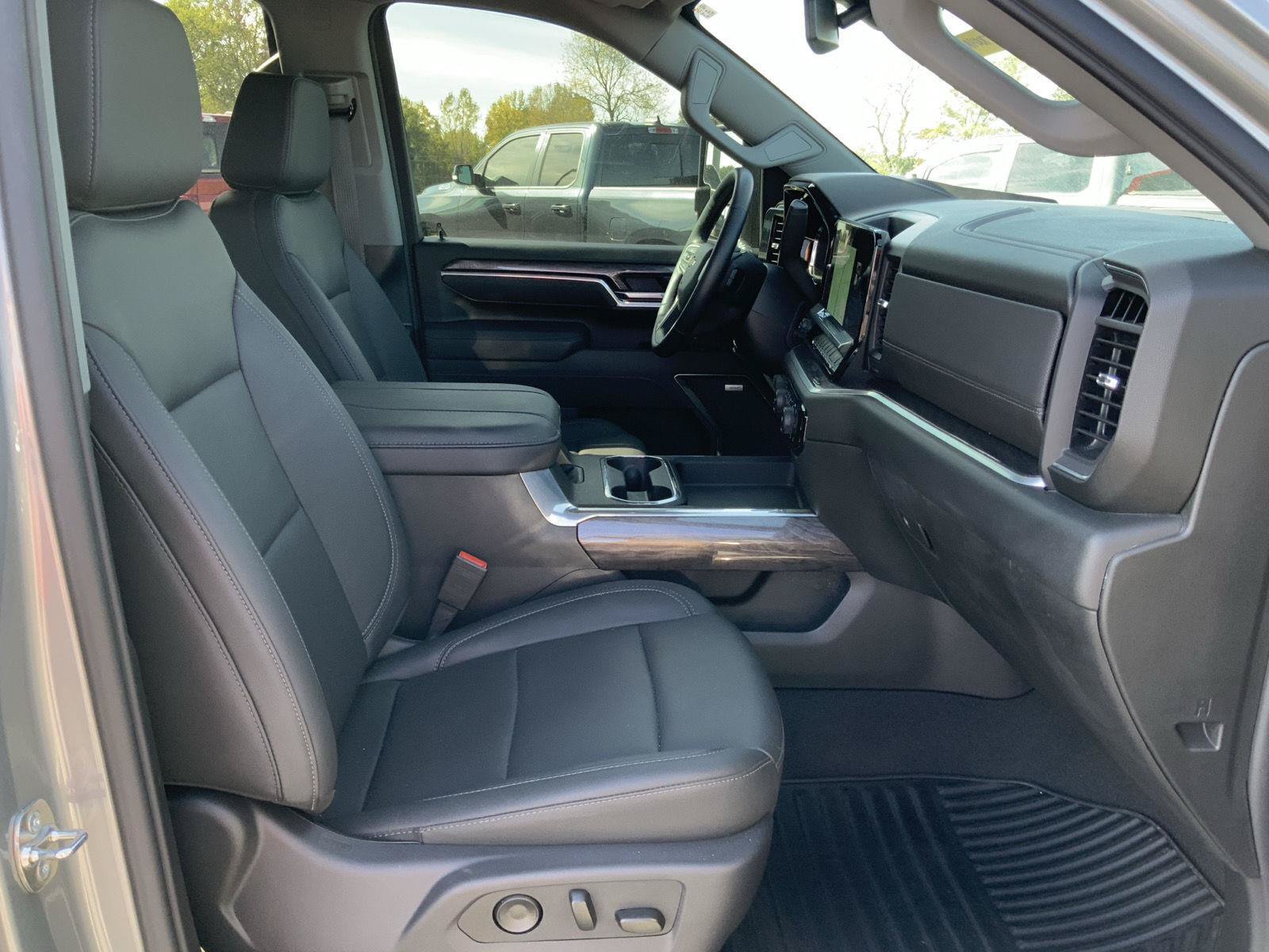 Used 2026 Chevrolet Silverado 3500 LTZ w/ LTZ Plus Package AWD/4WD image 62