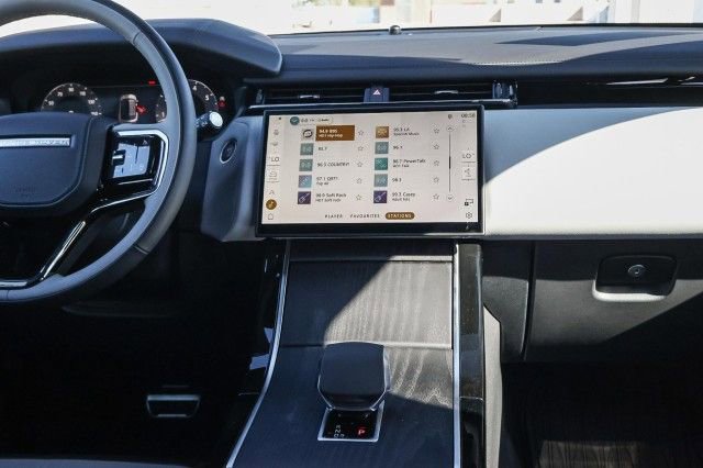 New 2026 Land Rover Range Rover Velar Dynamic SE image 15