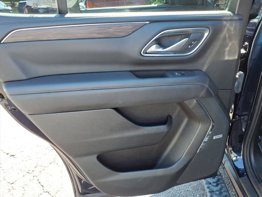 Used 2023 Chevrolet Tahoe Z71 w/ Luxury Package AWD/4WD image 19