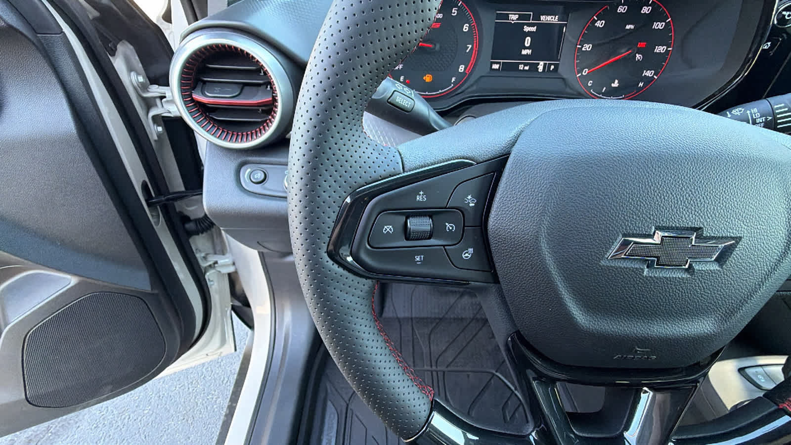 New 2026 Chevrolet Trax RS w/ Sunroof Package FWD image 19