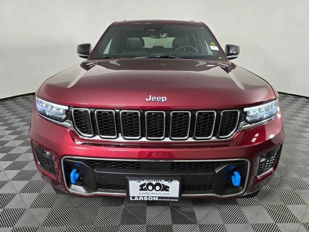 Used 2023 Jeep Grand Cherokee Overland w/ Luxury Tech Group IV AWD/4WD image 8