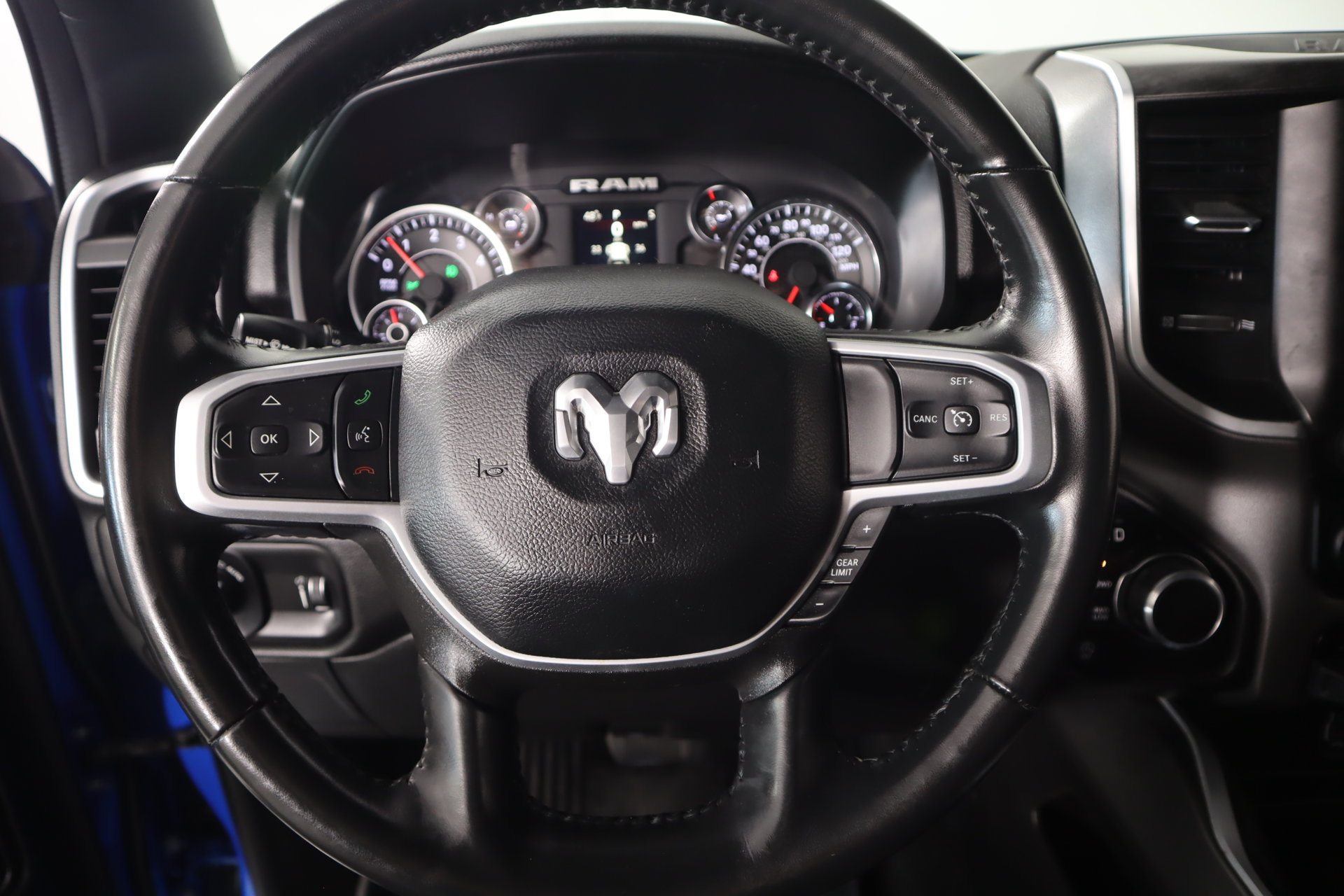 Used 2023 RAM 1500 Big Horn AWD/4WD image 3