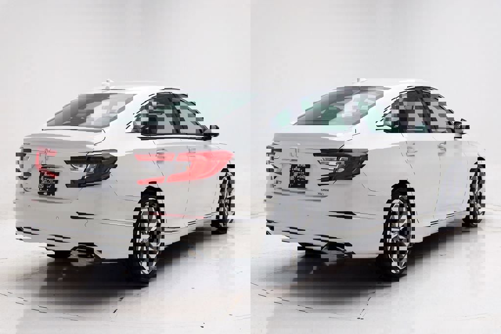 Used 2018 Honda Accord Touring image 10