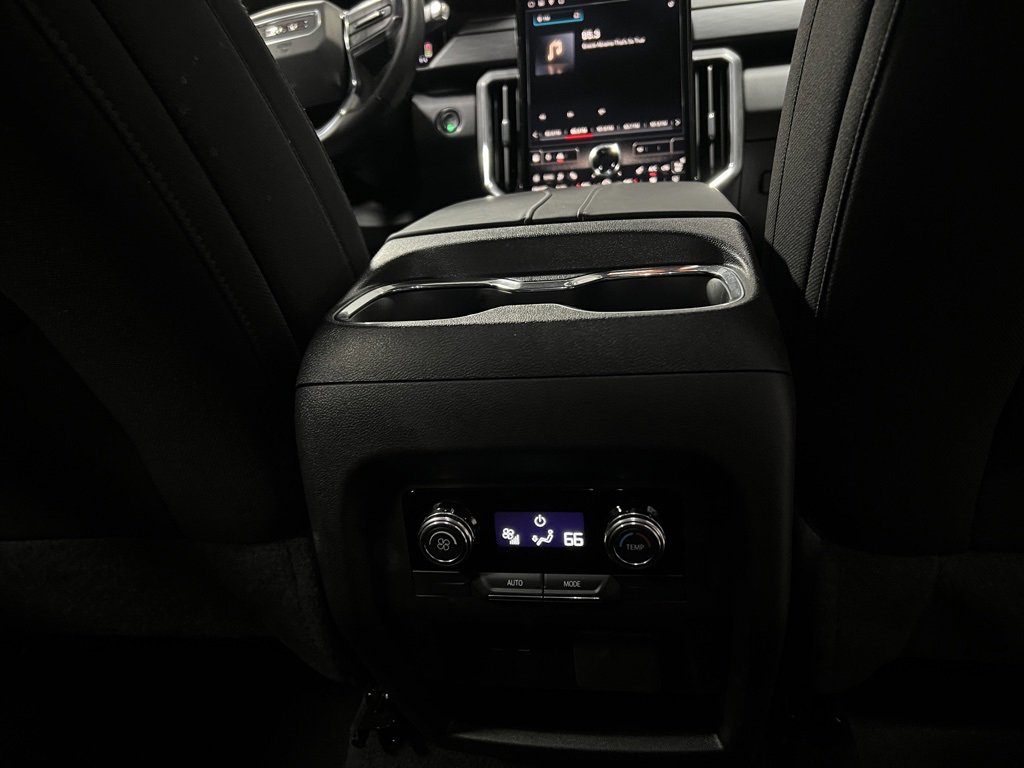 Used 2025 GMC Acadia Elevation image 14