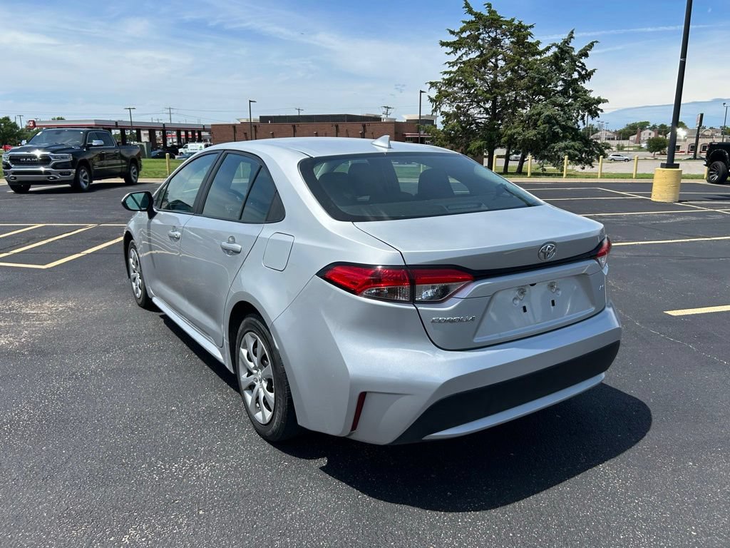 Used 2022 Toyota Corolla LE FWD image 5