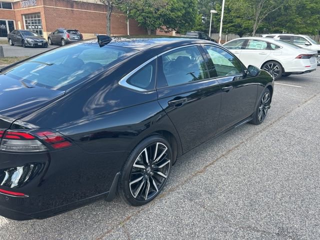 Used 2023 Honda Accord Touring image 4