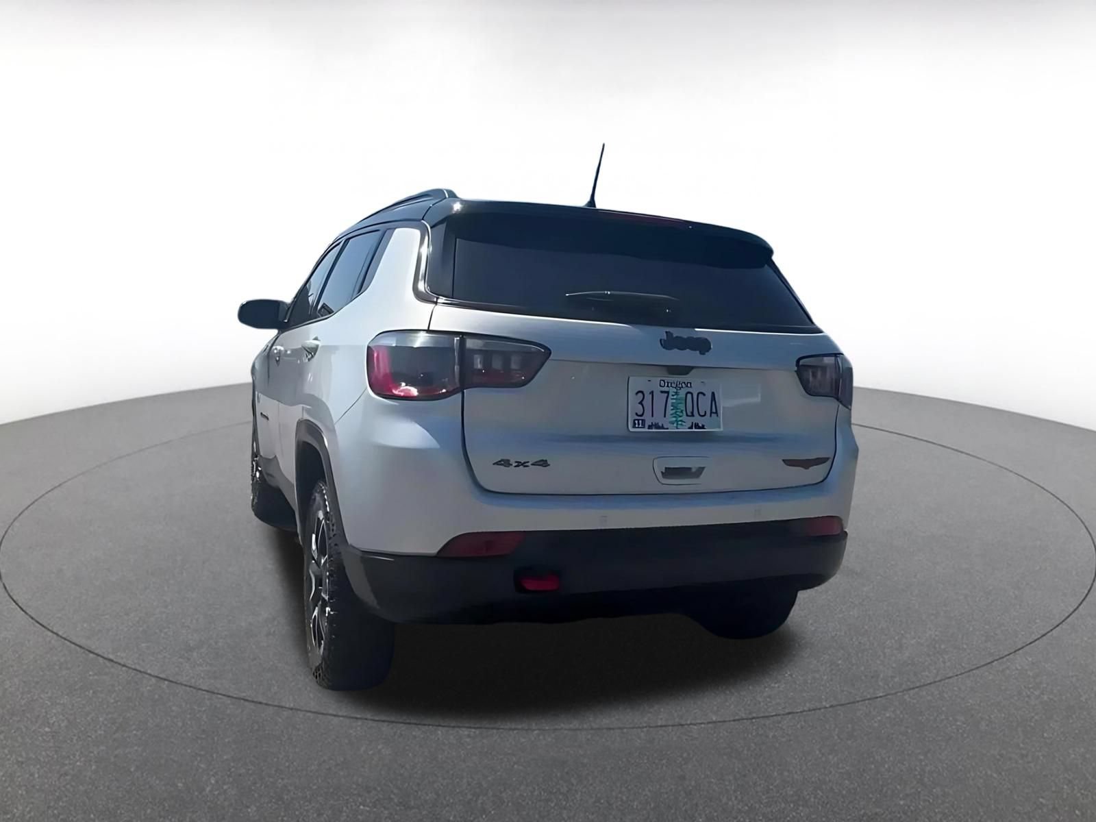 Used 2025 Jeep Compass Trailhawk AWD/4WD image 10