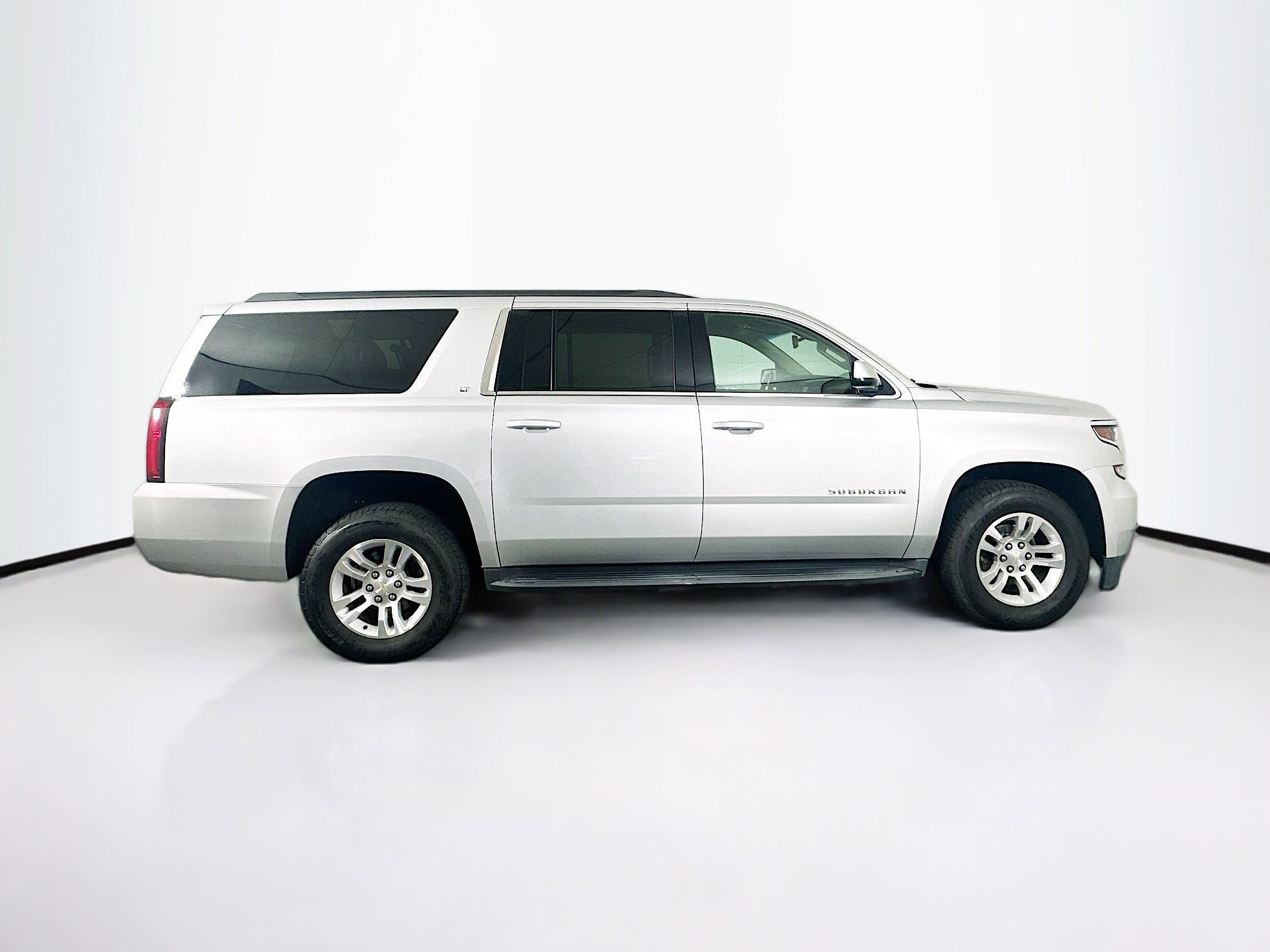 Used 2018 Chevrolet Suburban LT image 10
