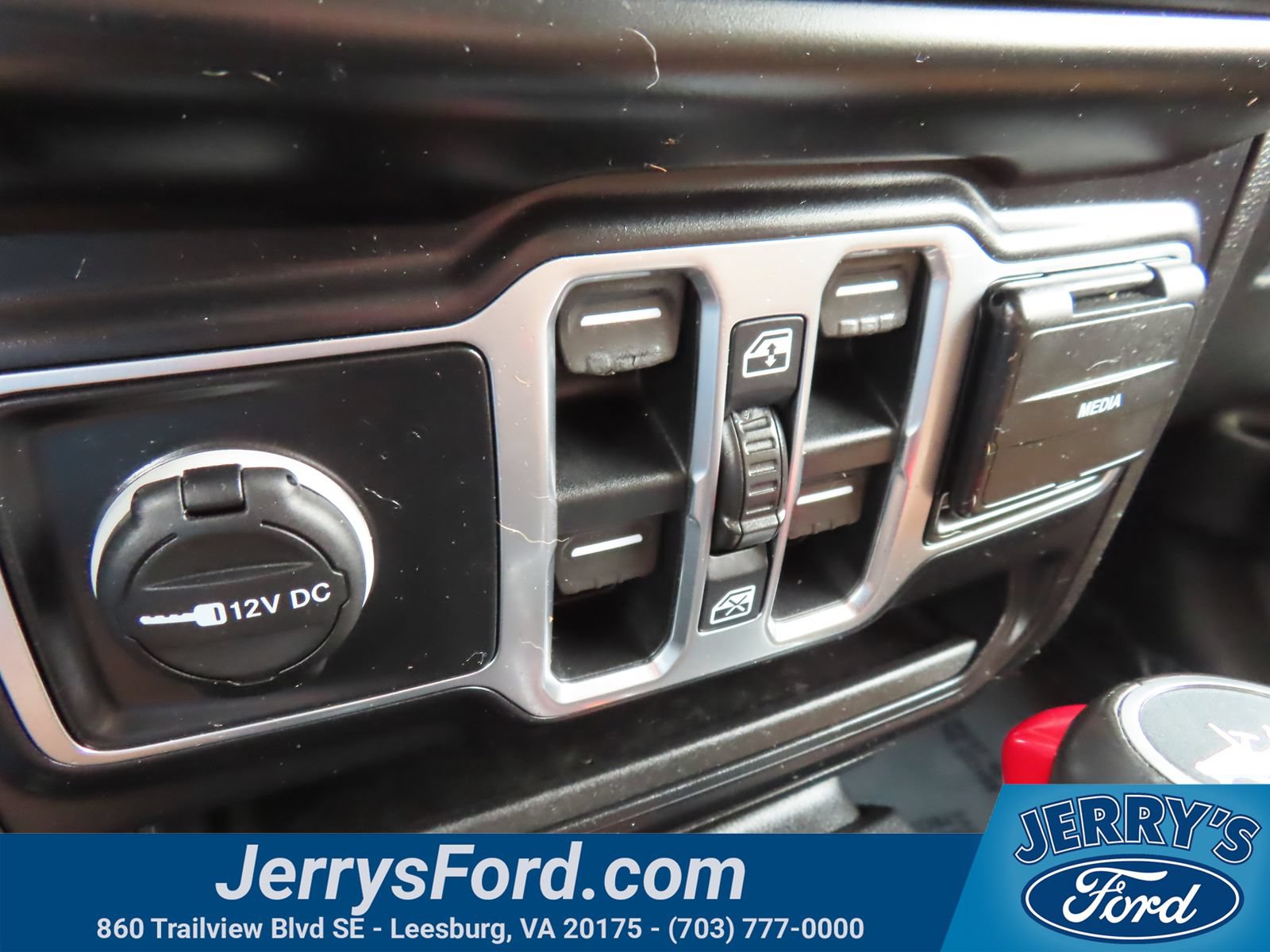 Used 2020 Jeep Wrangler Unlimited Sahara AWD/4WD image 27