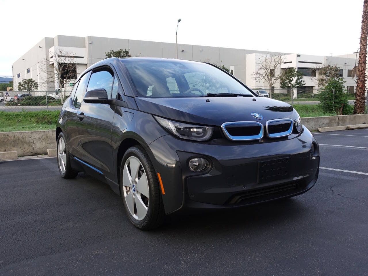 Used 2015 BMW i3 w/ Range Extender RWD image 27