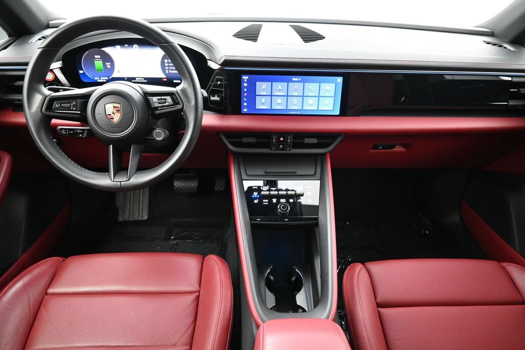 Certified 2025 Porsche Macan Electric RWD image 6