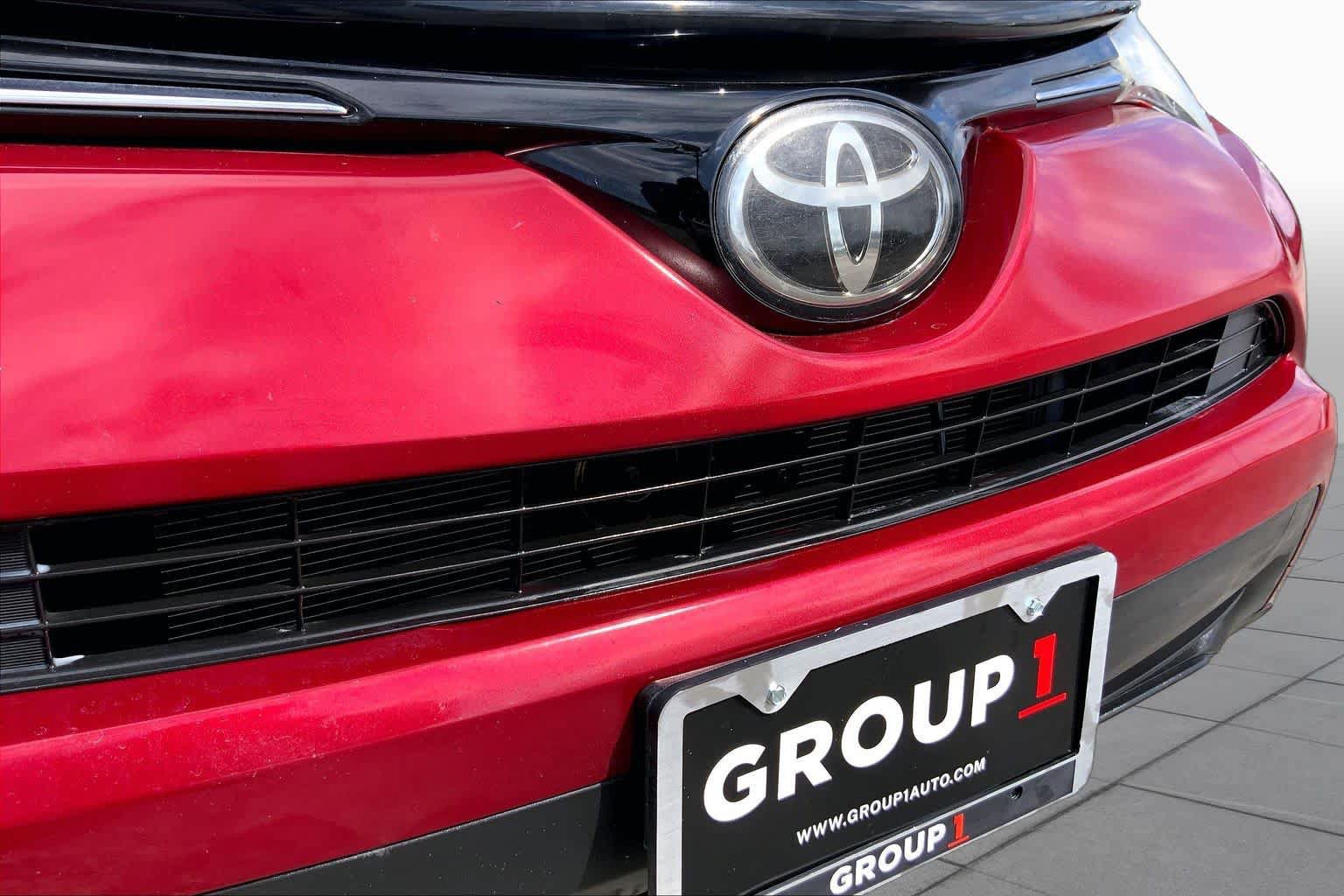 Used 2018 Toyota RAV4 LE w/ All Weather Liner Package AWD/4WD image 29