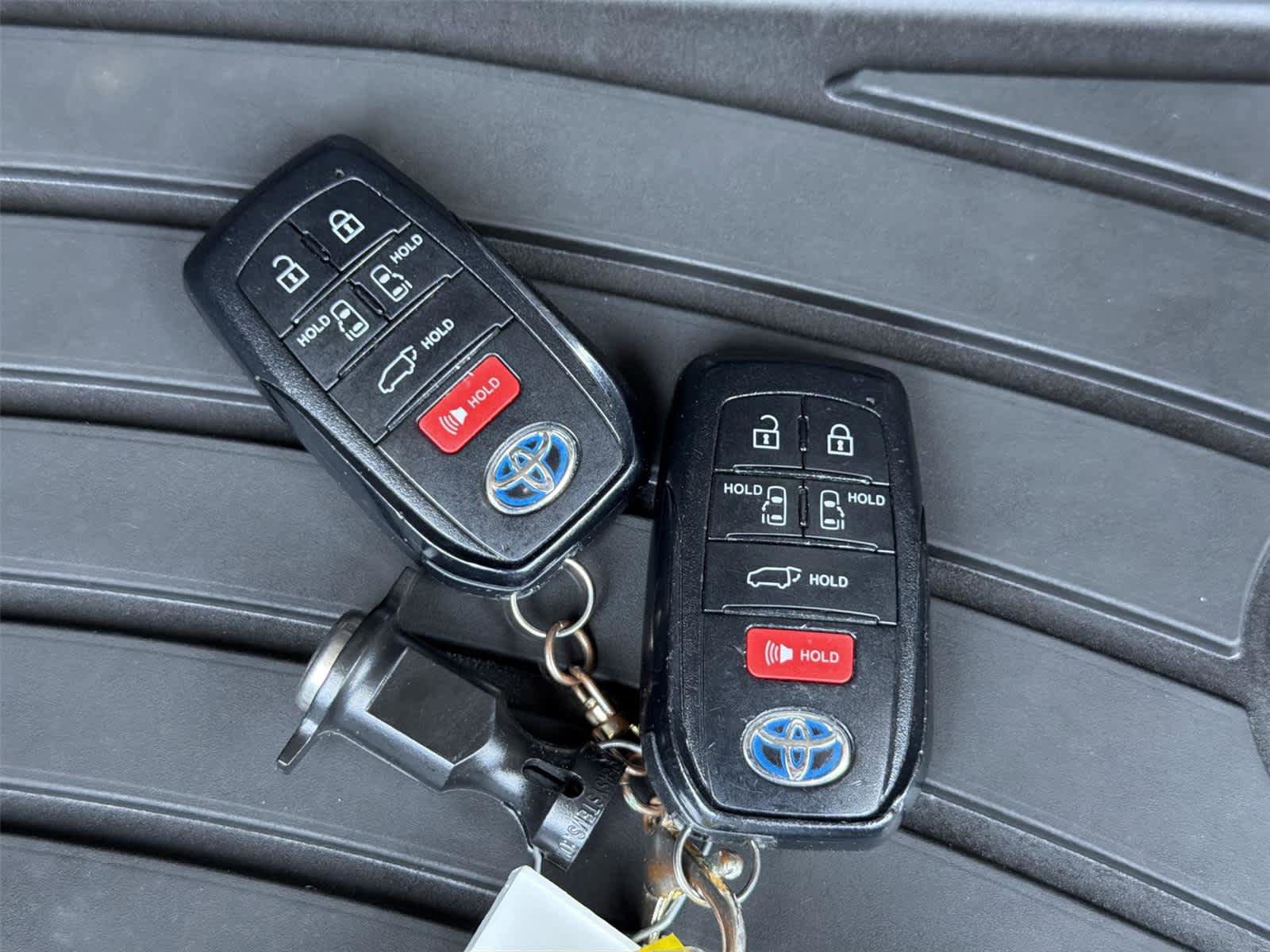 Used 2021 Toyota Sienna Limited AWD/4WD image 22