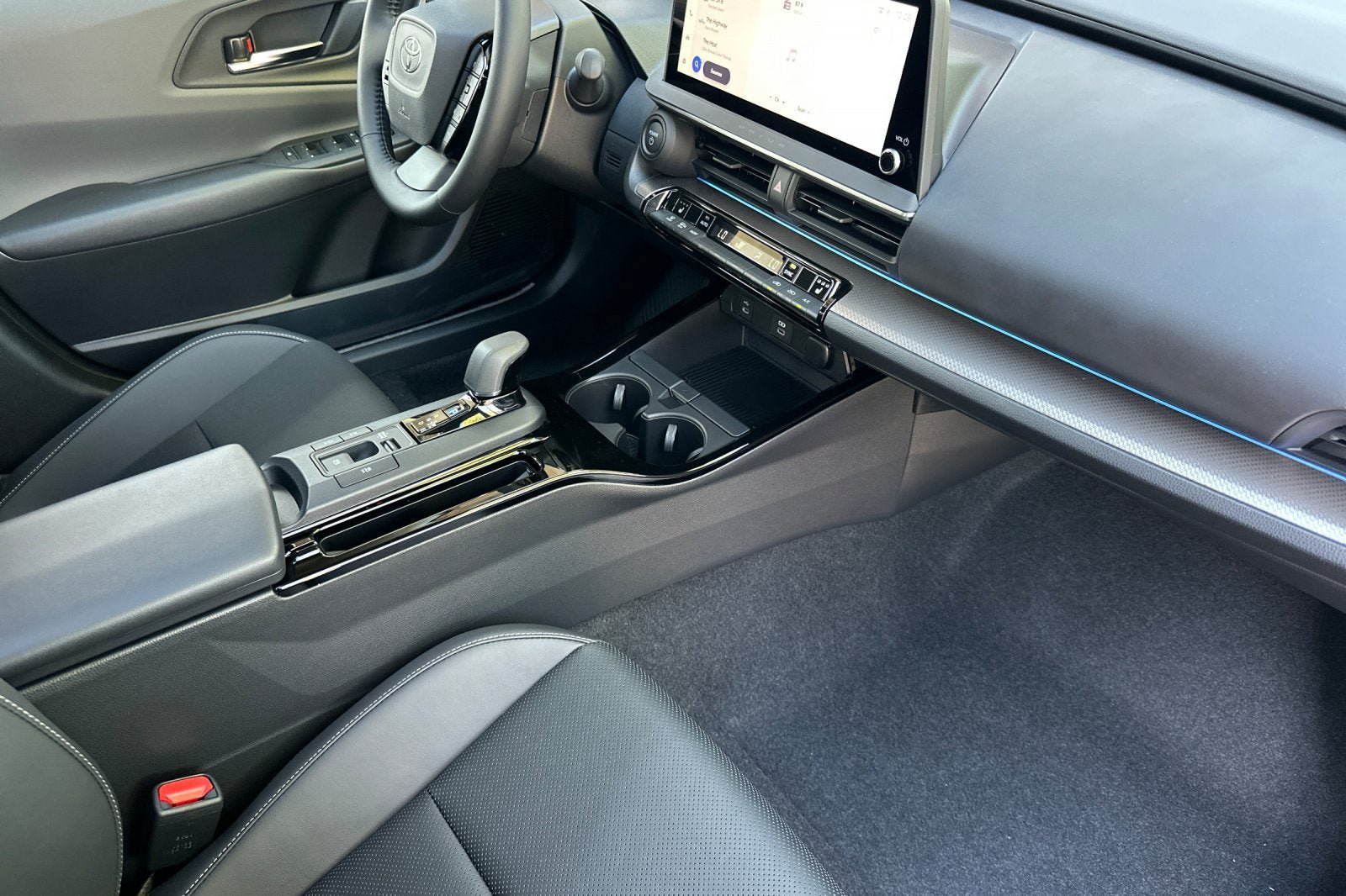 New 2027 Toyota Prius XLE FWD image 15
