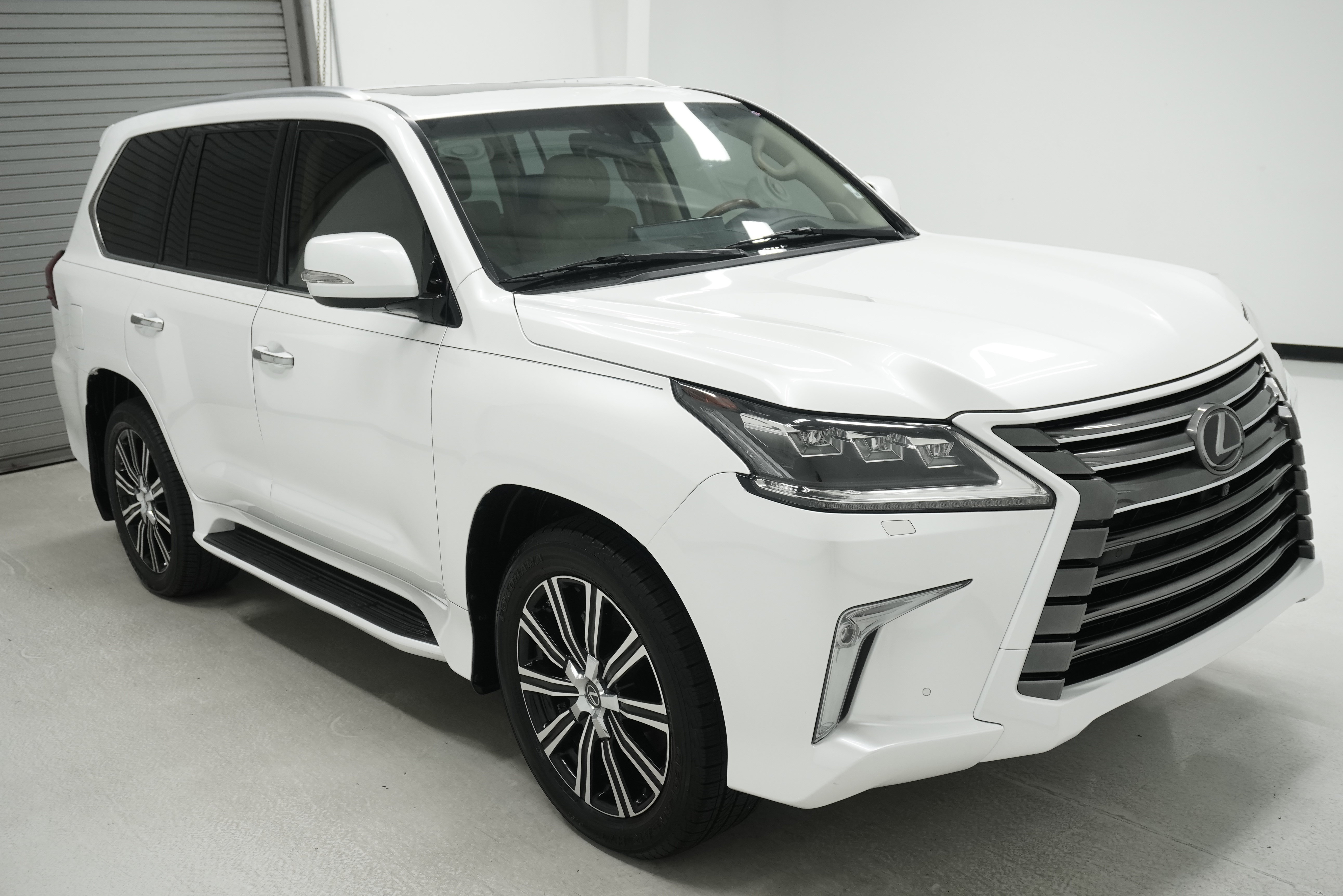 Used 2019 Lexus LX 570 4WD w/ Luxury Package image 3