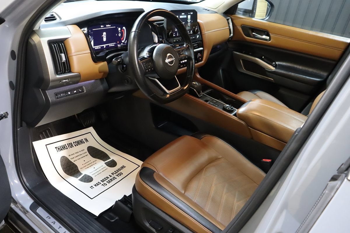 Used 2025 Nissan Pathfinder Platinum w/ Cargo Package AWD/4WD image 38