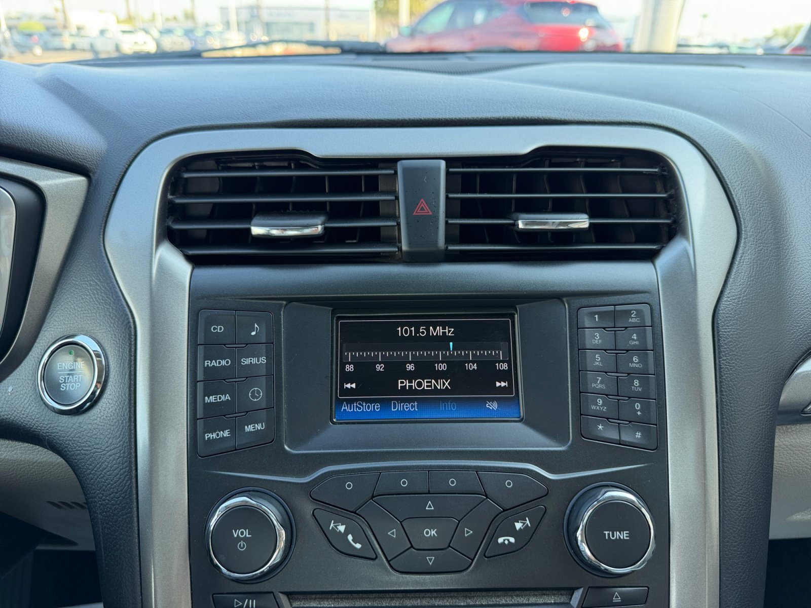 Used 2018 Ford Fusion SE FWD image 12