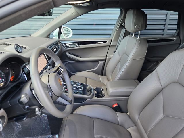 Used 2025 Porsche Macan image 26