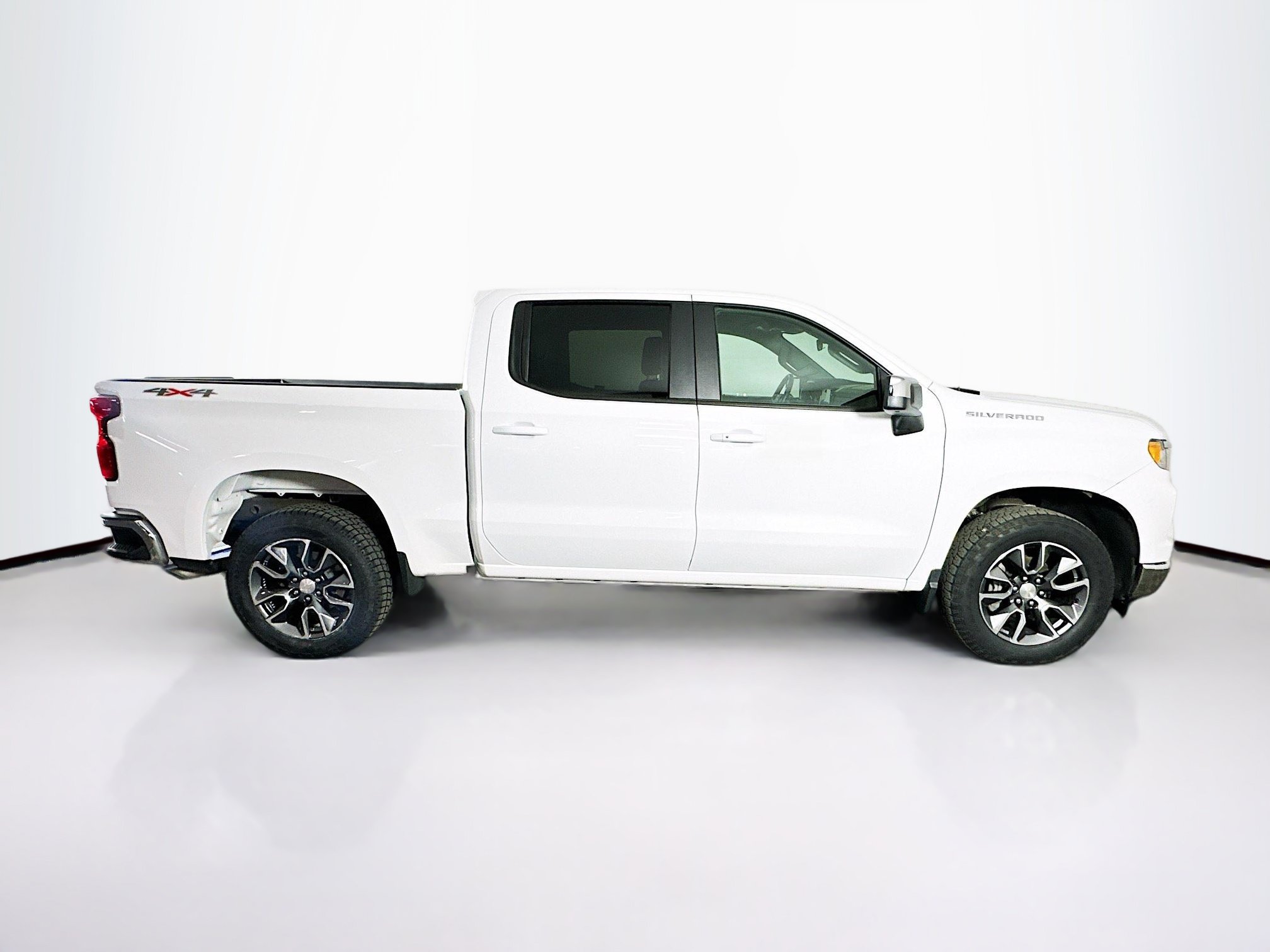 Used 2024 Chevrolet Silverado 1500 LT AWD/4WD image 10