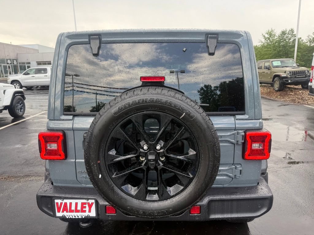 Used 2025 Jeep Wrangler Unlimited Sahara w/ Safety Group AWD/4WD image 5
