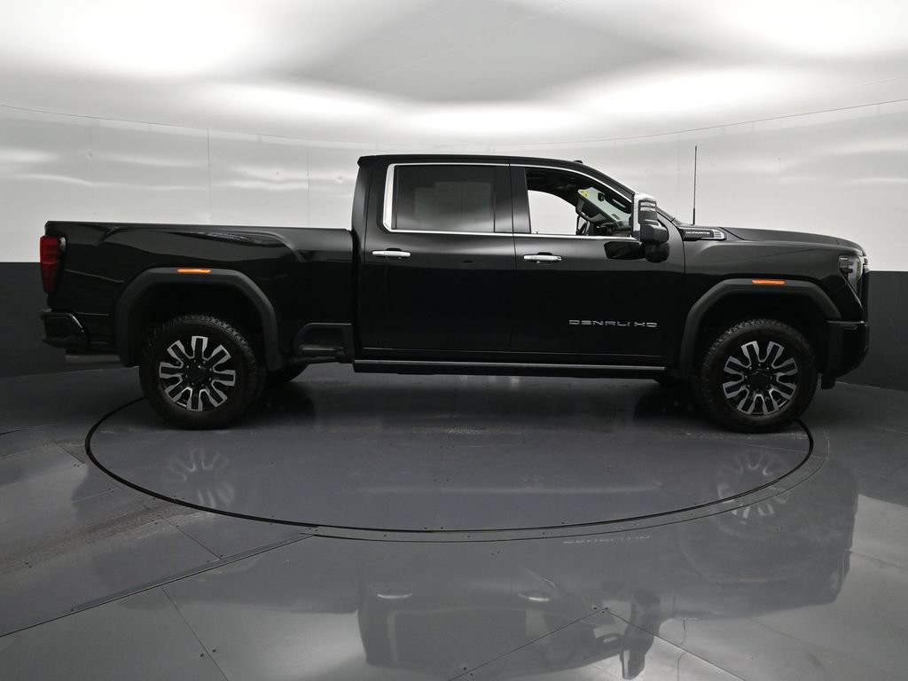 Used 2025 GMC Sierra 2500 Denali Ultimate AWD/4WD image 4