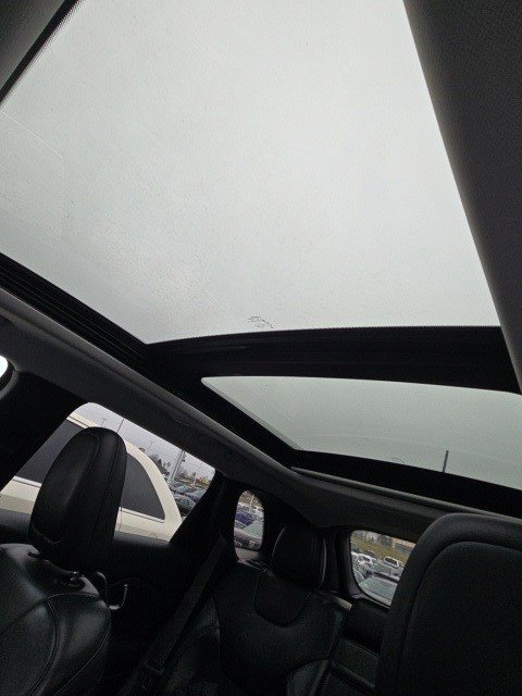 Used 2019 Jeep Cherokee Latitude Plus w/ Comfort/Convenience Group image 11