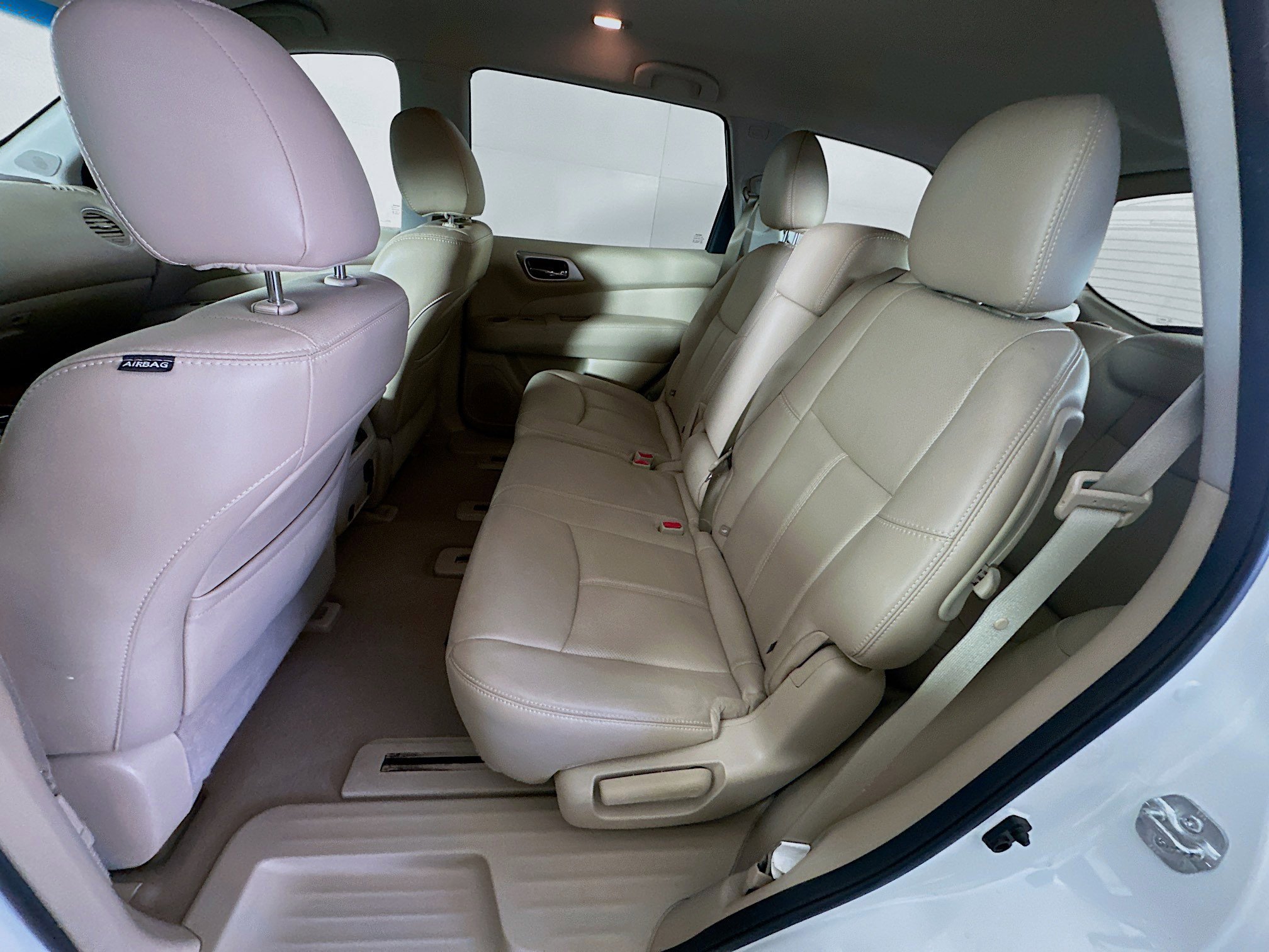 Used 2014 Nissan Pathfinder Platinum image 27