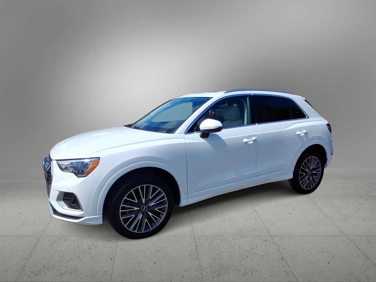 Used 2022 Audi Q3 2.0T Premium w/ Convenience Package AWD/4WD image 4