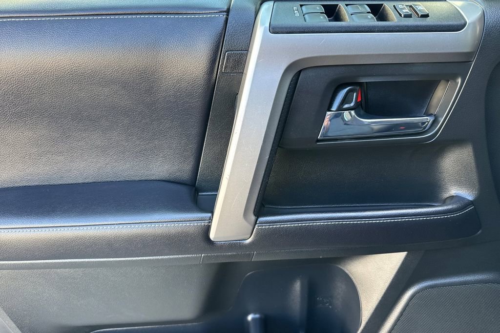 Used 2018 Toyota 4Runner SR5 Premium AWD/4WD image 10