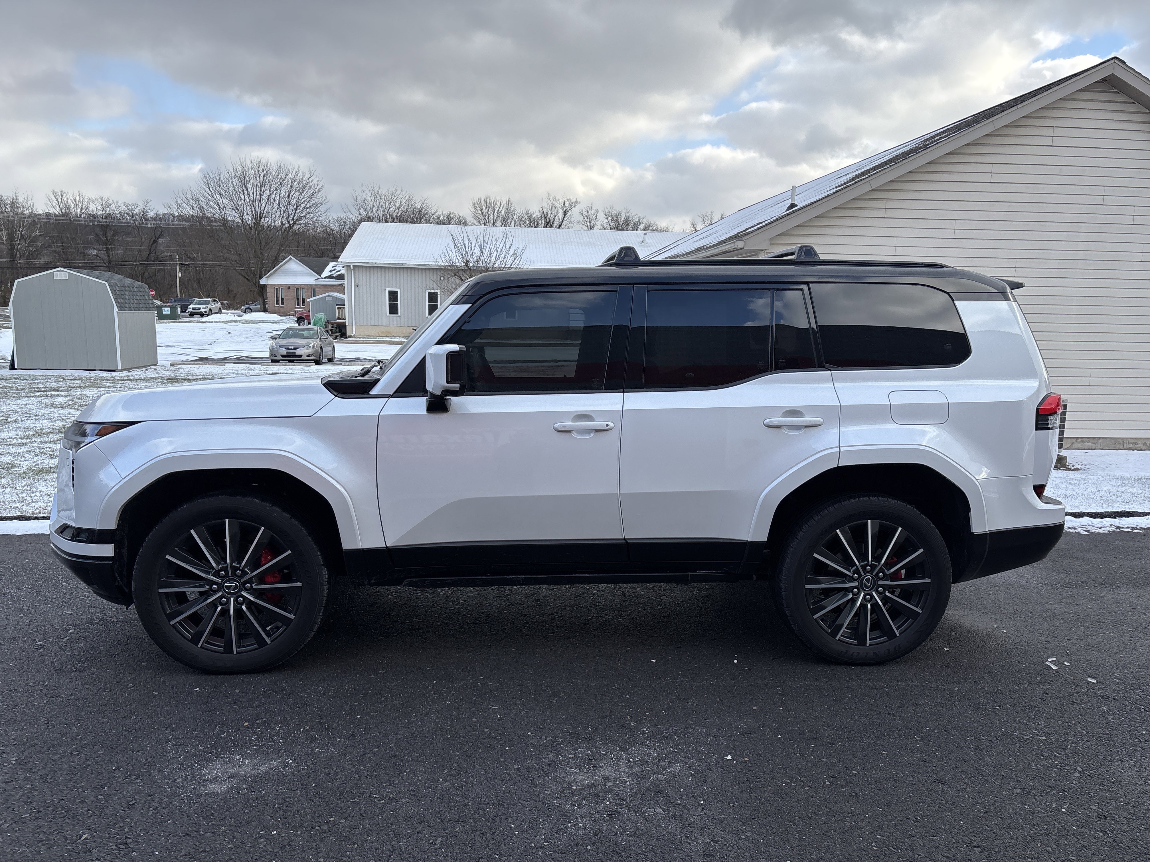 Used 2024 Lexus GX 550 w/ Accessory Package (2T) image 7