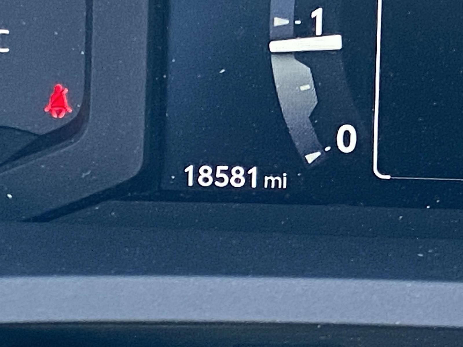 Used 2024 Toyota Tacoma SR image 3