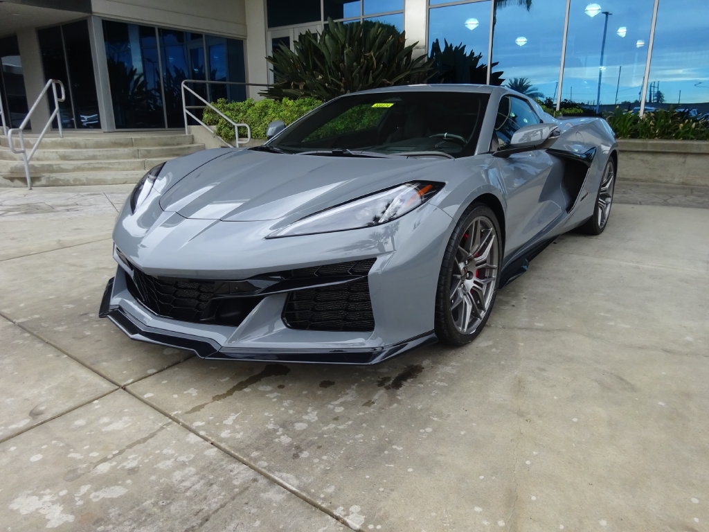 Used 2025 Chevrolet Corvette Z06 RWD image 3
