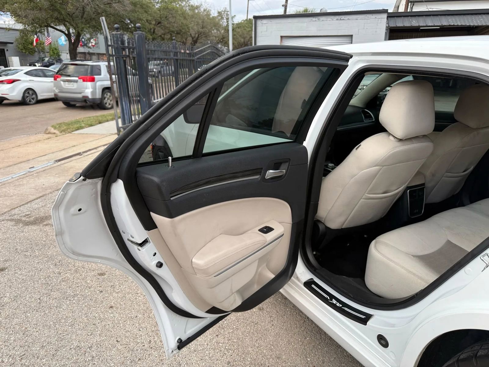 Used 2022 Chrysler 300 Touring w/ Sport Appearance Package RWD image 19