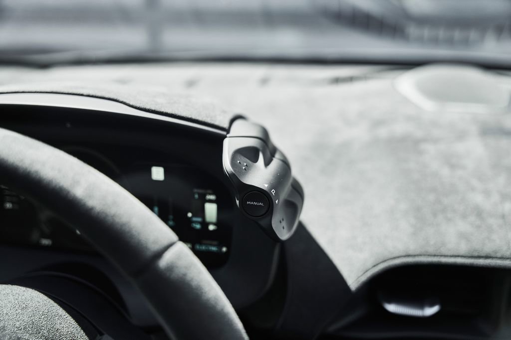 Used 2024 McLaren Artura image 50