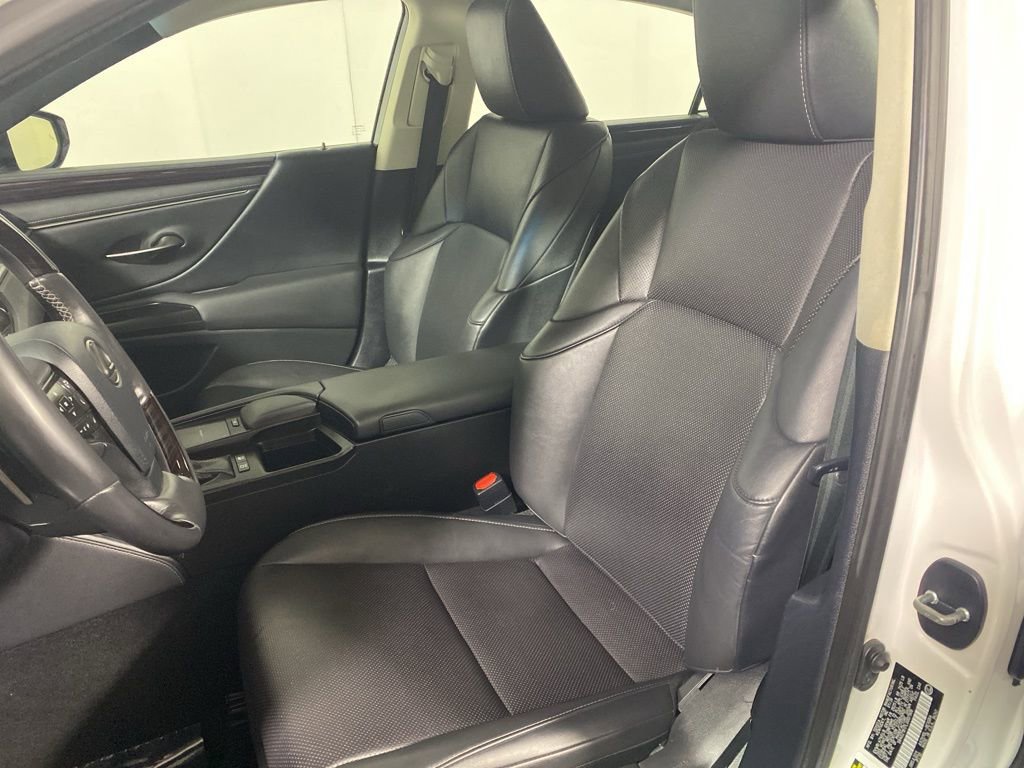 Used 2020 Lexus ES 300h w/ Premium Package image 11