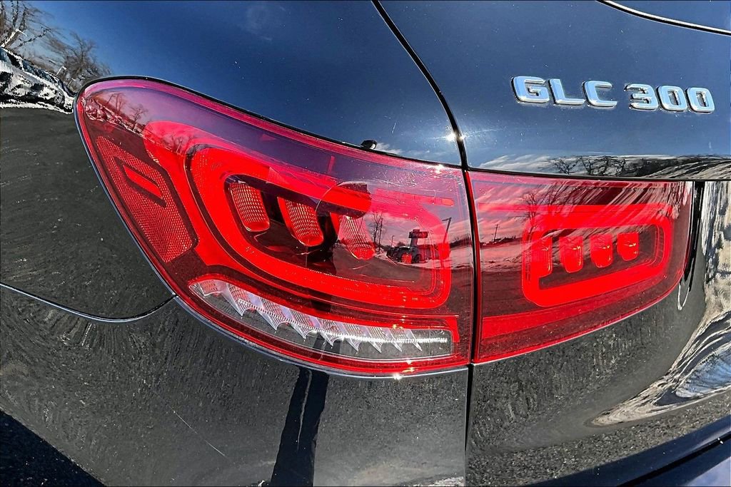Used 2022 Mercedes-Benz GLC 300 4MATIC w/ Premium Package Lite image 23