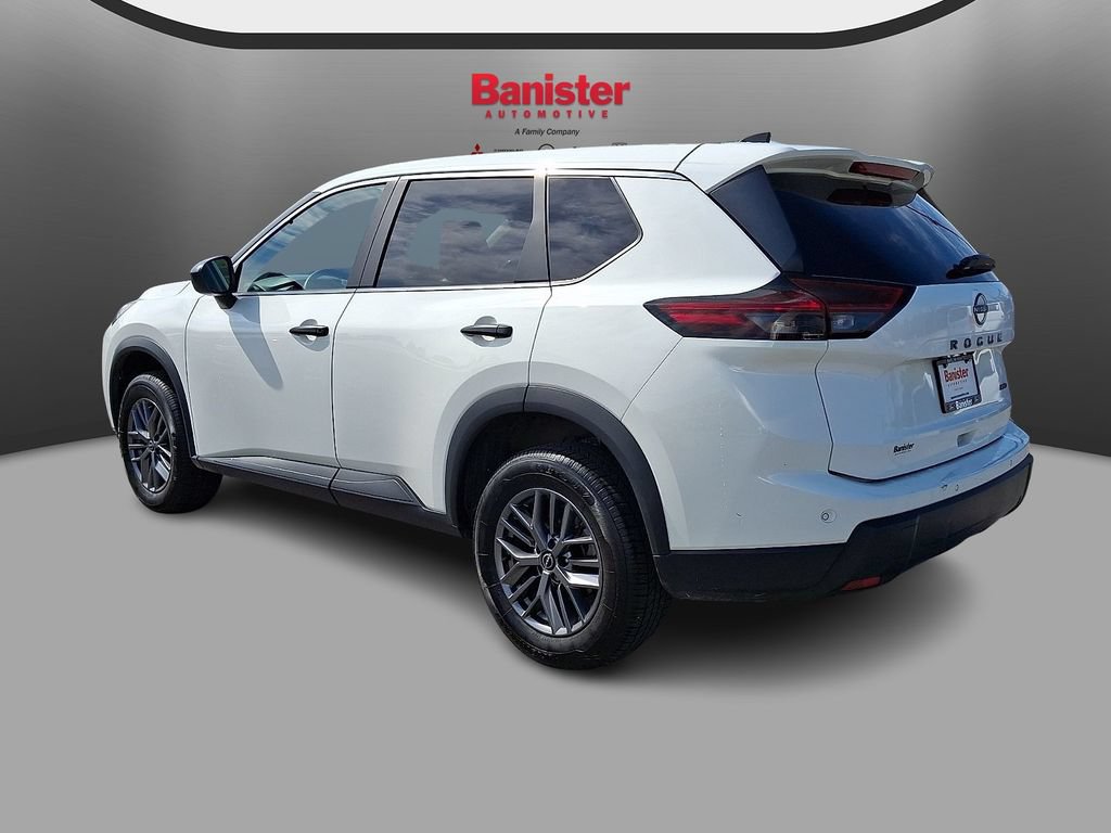 Used 2024 Nissan Rogue S AWD/4WD image 6