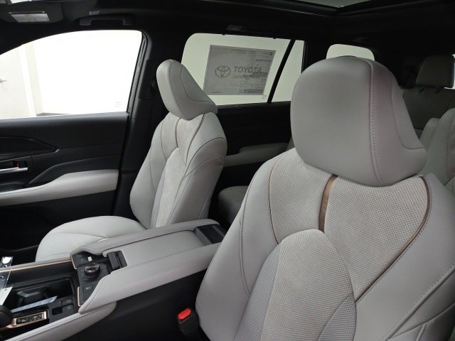 New 2026 Toyota Grand Highlander AWD Hybrid image 21