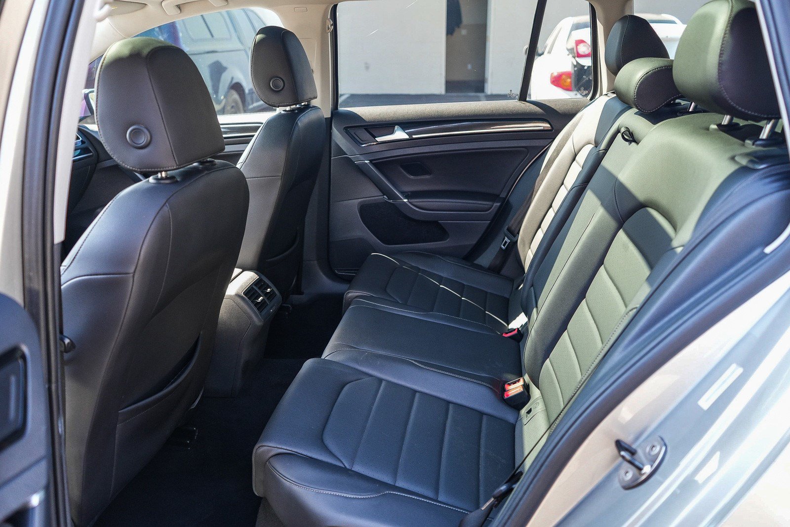 Used 2015 Volkswagen Golf TDI SEL w/ Lighting Package (SEL) FWD image 18