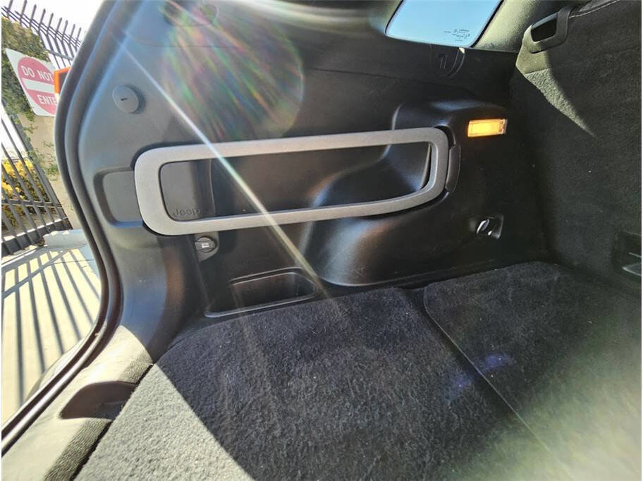 Used 2018 Jeep Cherokee Latitude w/ Altitude Package image 21